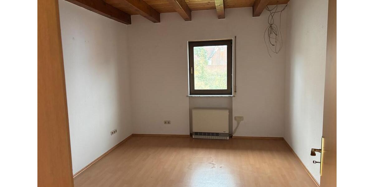 Etagenwohnung Kleinrinderfeld - 4 Zimmer, 85 m&sup2;, 750&euro; | Angebot:25980102