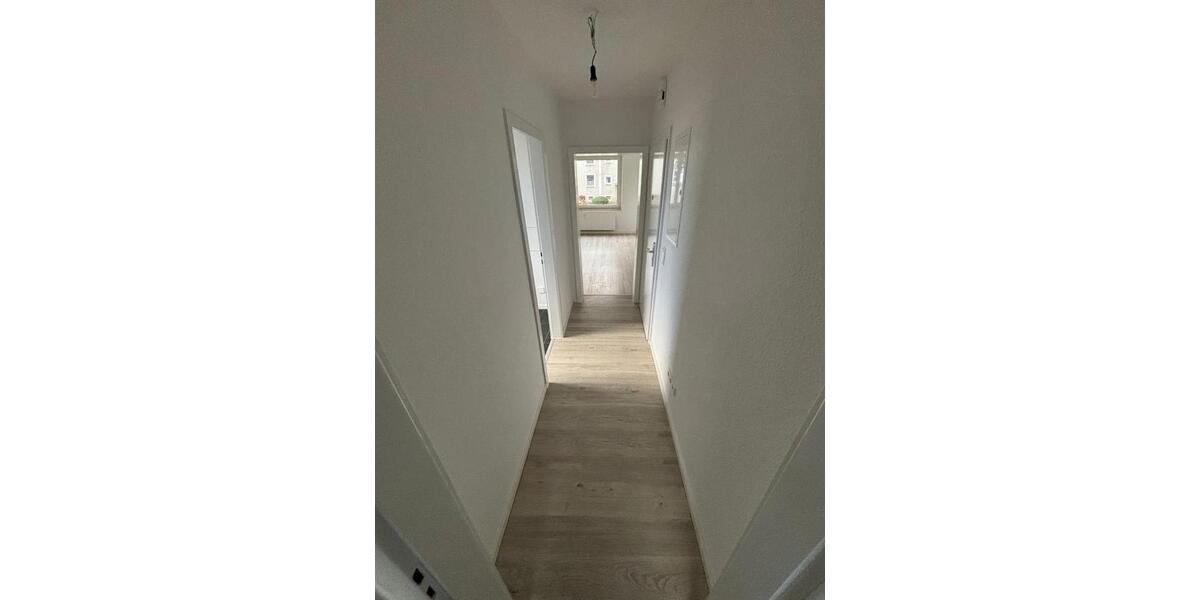 *Gemütliche FRISCH RENOVIERTE 2-Zimmerwohnung im ERDGESCHOSS - Mit Balkon* 2 zimmer