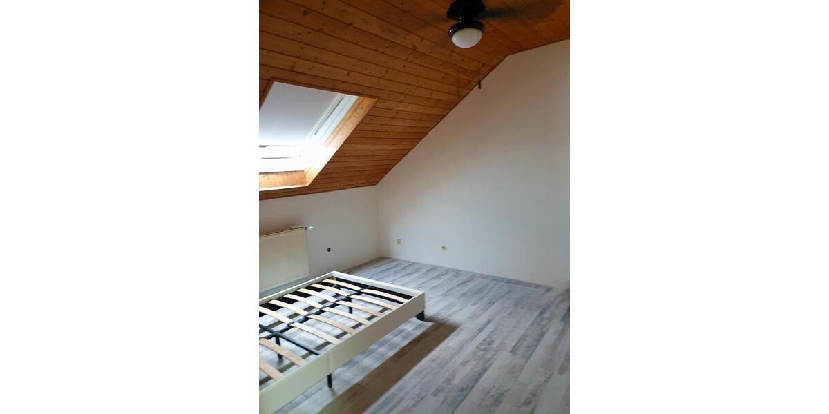 Dachgeschoßwohnung Neuhof - 4 Zimmer, 100 m&sup2;, 850&euro; | Angebot:26023562