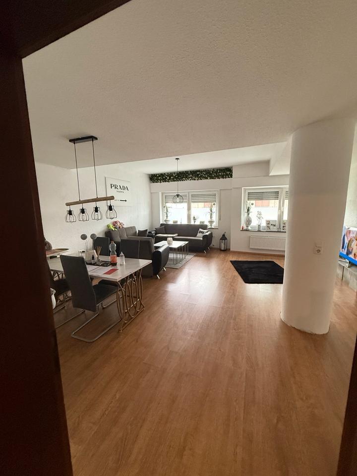 Zentrale 3-Zimmer-Wohnung mit Terasse und Gartenmitnutzung
