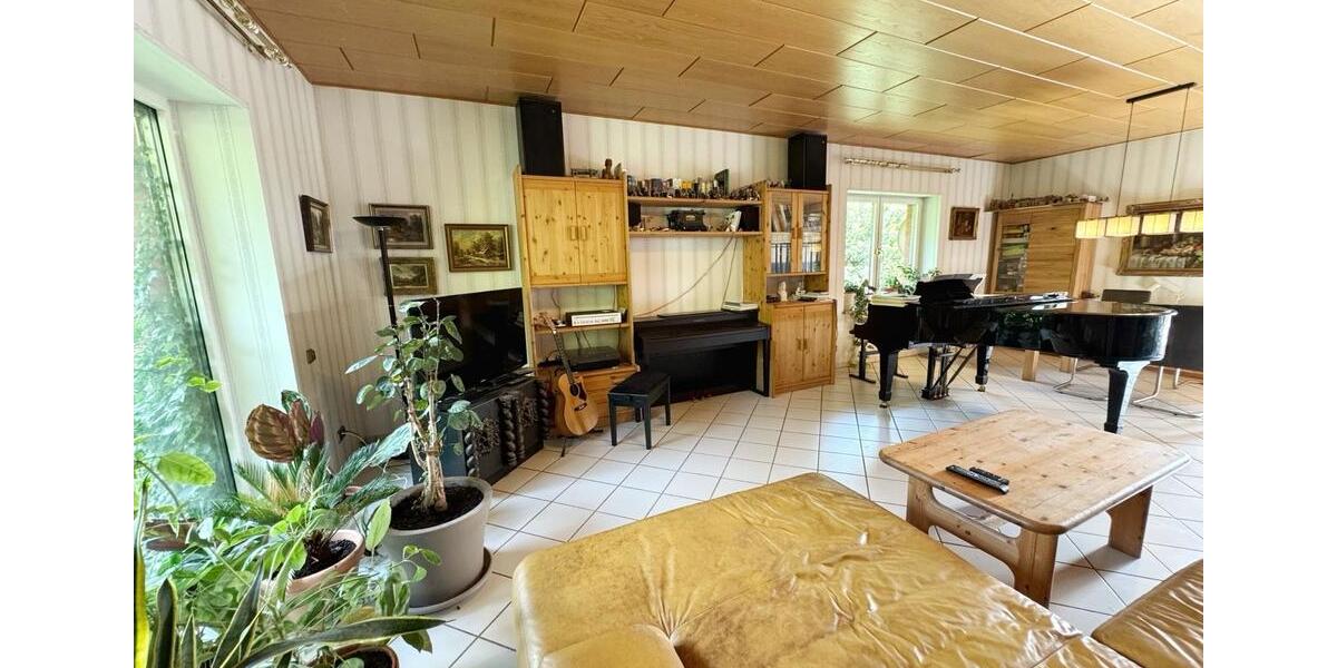 Etagenwohnung Lüdersdorf - 9 Zimmer, 236 m&sup2;, 2.500&euro; | Angebot:24624031