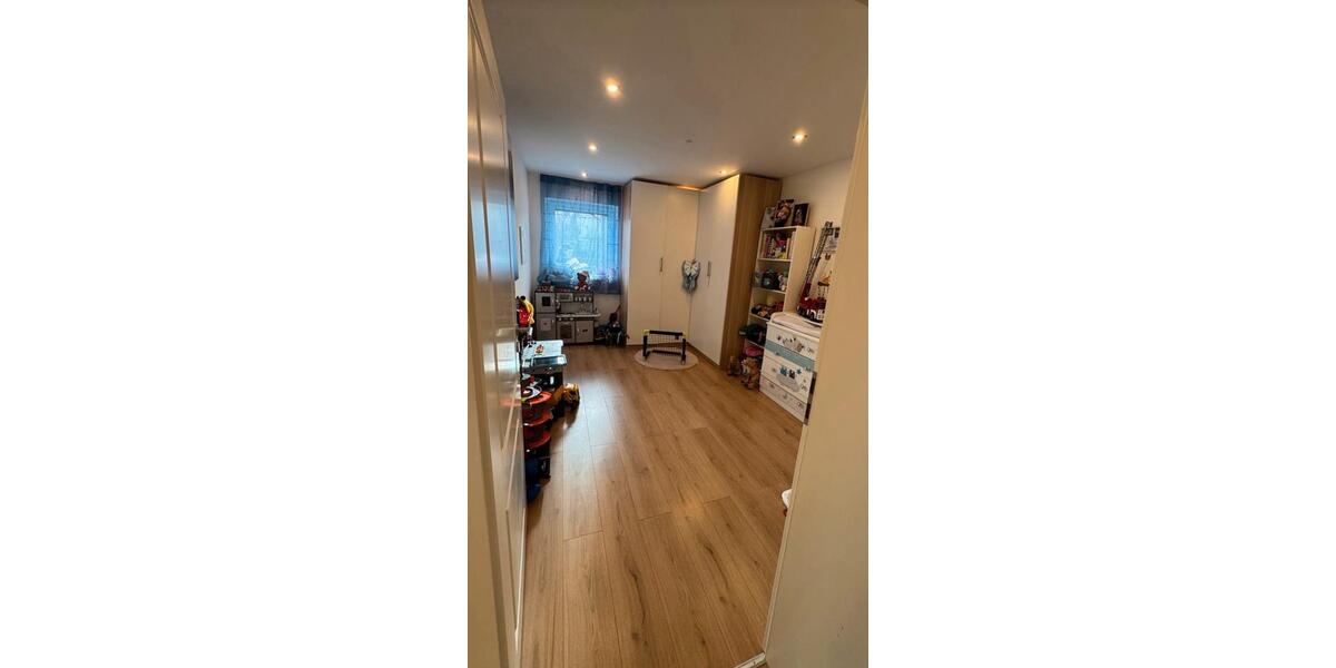 Etagenwohnung Böblingen - 4 Zimmer, 100 m&sup2;, 2.200&euro; | Angebot:25989325