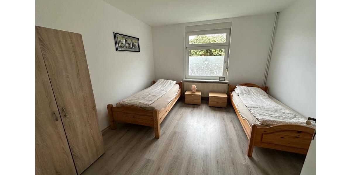 Wohnen auf Zeit Schortens - 6 Zimmer, 180 m&sup2;, 150&euro; | Angebot:26119359