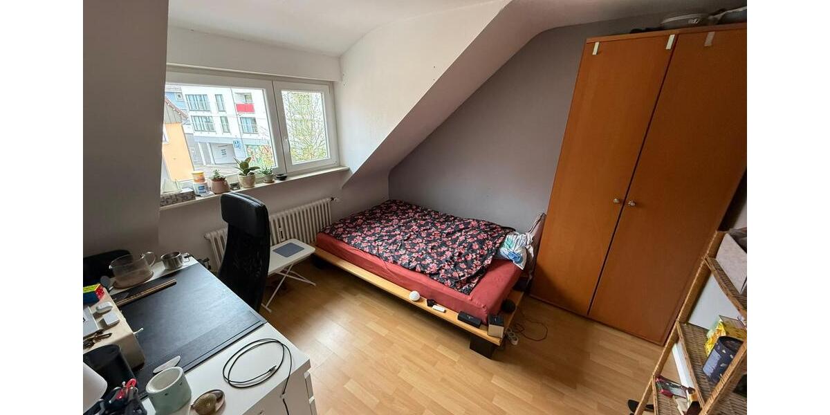 Dachgeschoßwohnung Stuttgart Degerloch - 4 Zimmer, 80 m&sup2;, 1.210&euro; | Angebot:26023510