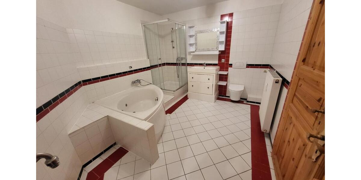 Großzügige 4-Zimmer DG-Wohnung 4 zimmer