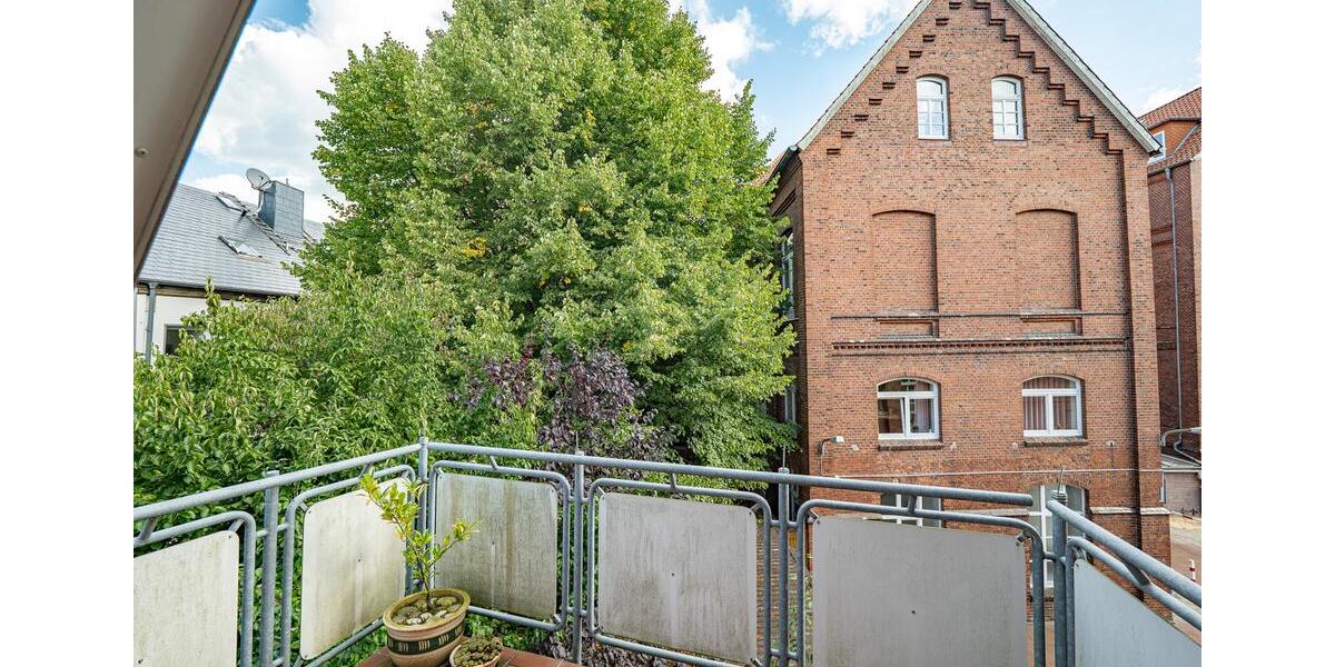 Zentral wohnen über mehrere Ebenen! Zwei Balkone und viel Platz! 4 zimmer