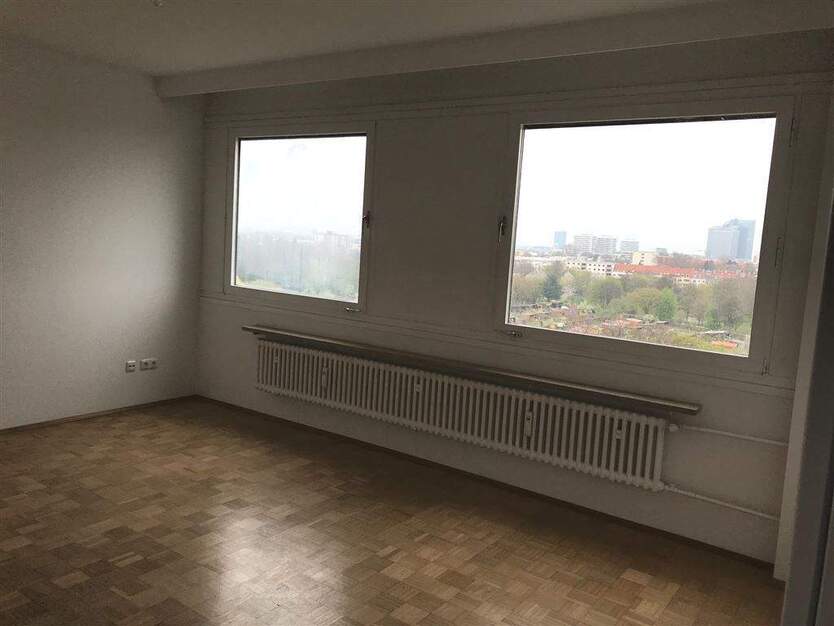 Schwabing ruhige 3,5 Zimmer Wohnung Küche Esszimmer 102m² Loggia, Parkett, komplett renoviert Aufzug 3 zimmer
