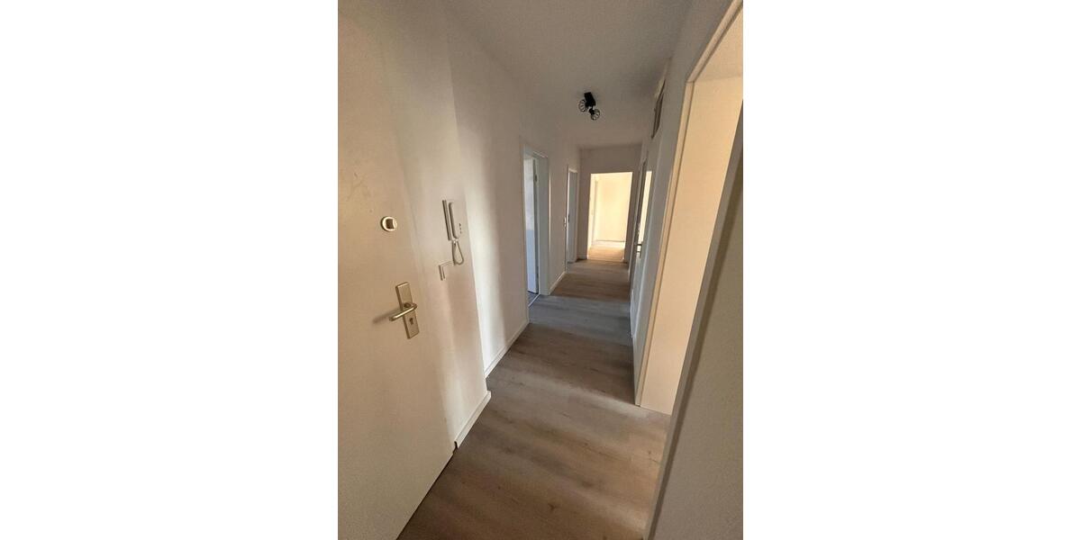 Zimmer in neu gegründeter, Renovierten 4-Zimmerwohnung frei 4 zimmer