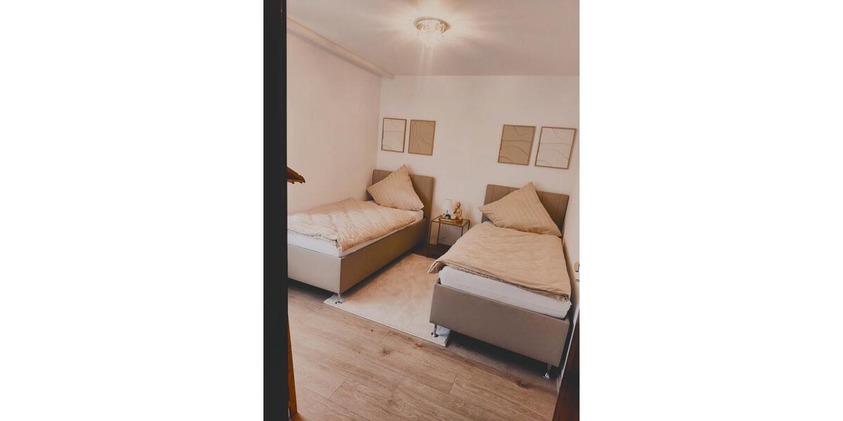 Wohnen auf Zeit Bielefeld Heepen - 7 Zimmer, 168 m&sup2;, 70&euro; | Angebot:26684524