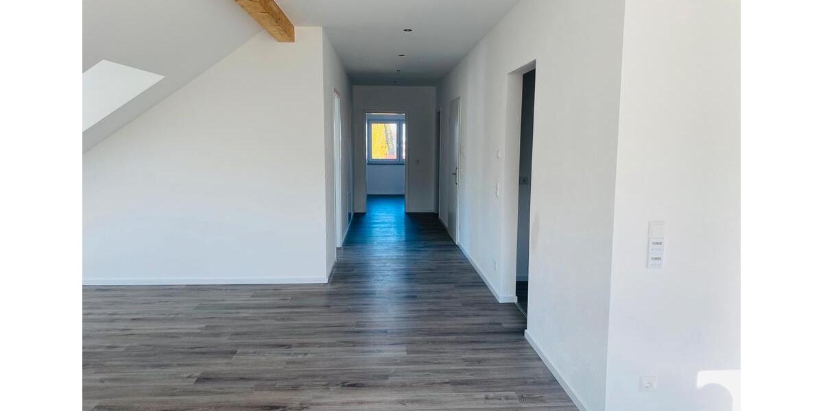 Dachgeschoßwohnung Rottenburg an der Laaber - 3.5 Zimmer, 110 m&sup2;, 1.190&euro; | Angebot:25934630