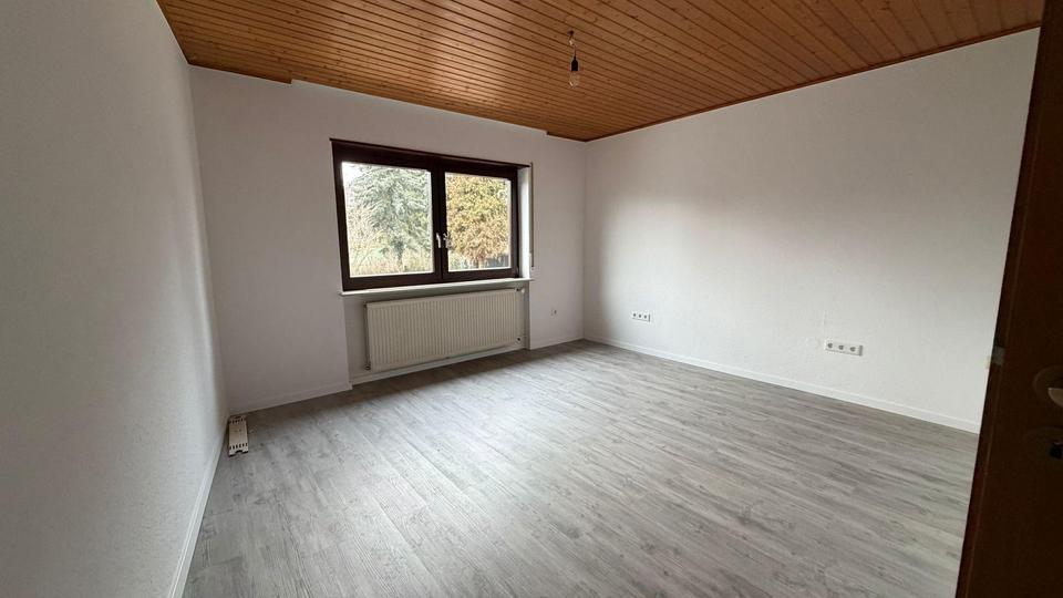 Großzügiges, frisch renoviertes Zweifamilienhaus mit Garten – Plankstadt 8 zimmer