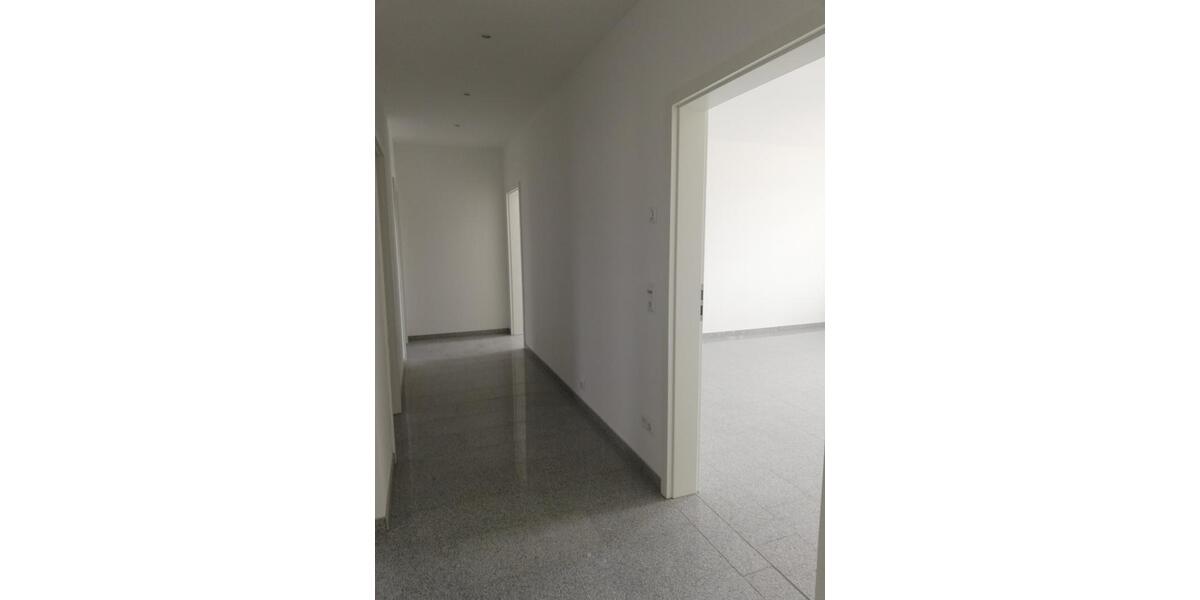 Etagenwohnung Schmölln - 4 Zimmer, 110 m&sup2;, 880&euro; | Angebot:24802003