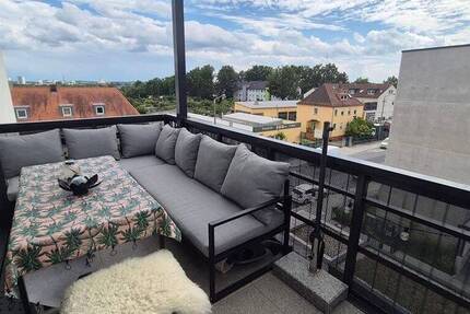Stadtnah + grün! Ganz oben! Neuwertige 3-Zimmer-Wohnung mit Südwestbalkon + TG!