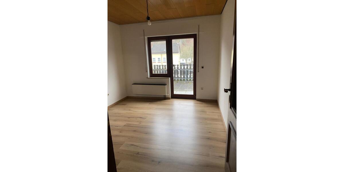 Etagenwohnung Hellenthal - 3 Zimmer, 100 m&sup2;, 880&euro; | Angebot:24804993
