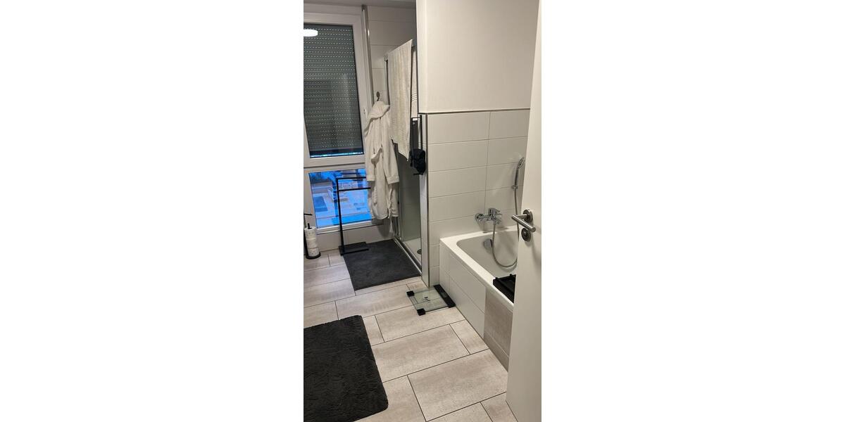 Etagenwohnung Hanau Großauheim - 3 Zimmer, 83 m&sup2;, 975&euro; | Angebot:24957462