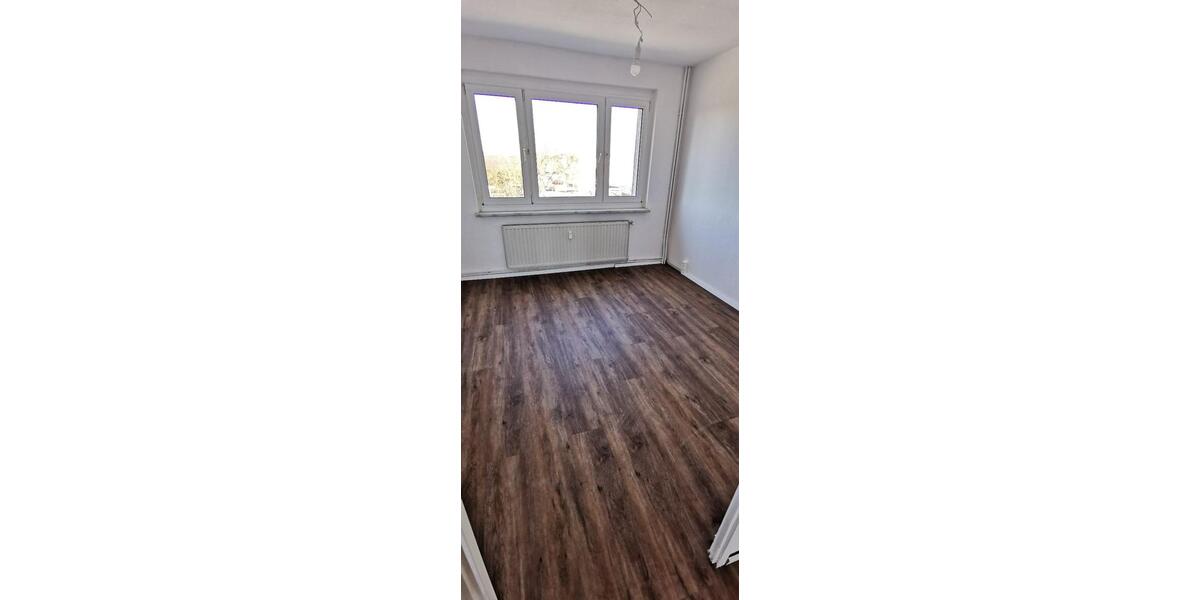 Etagenwohnung Pasewalk - 3 Zimmer, 60 m&sup2;, 390&euro; | Angebot:25892518