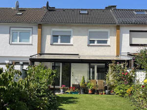 Charmantes RH mit Garage in Düren