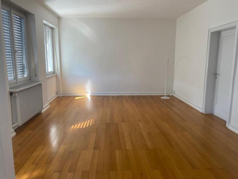 Helle 5,5 Zimmer Altbau Wohnung im Herzen von Offenburg