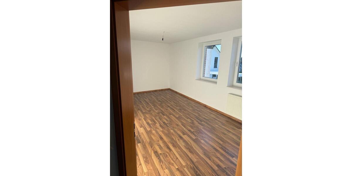 Helle, frisch sanierte Wohnung im Obergeschoss in ruhiger Lage 2 zimmer