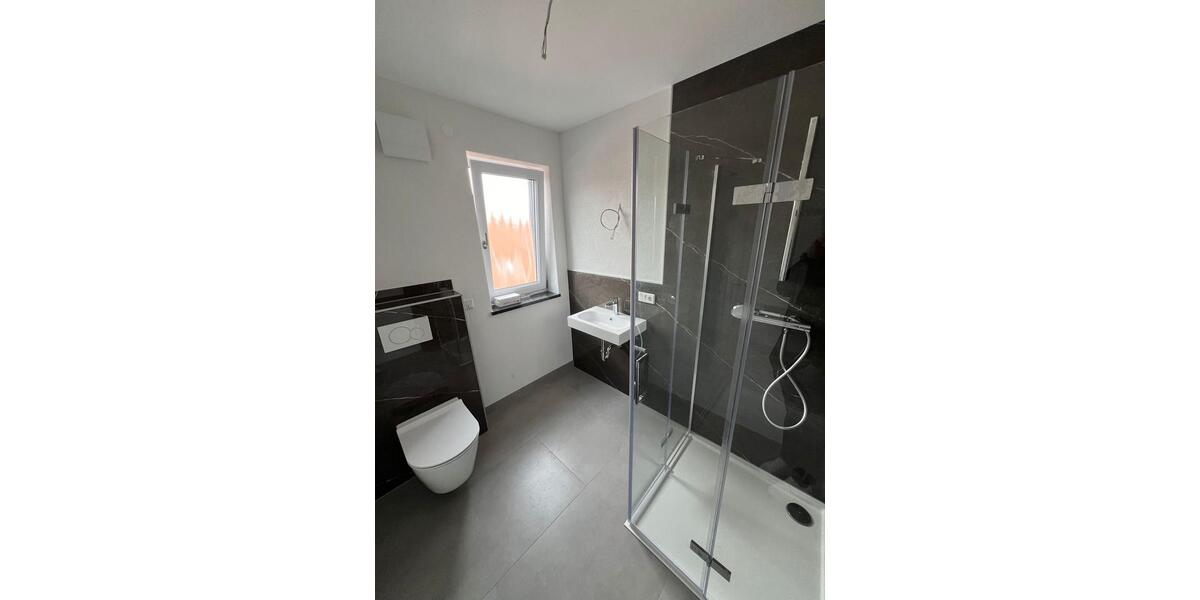 Reihenhaus Zeitlarn - 9 Zimmer, 150 m&sup2;, 2.250&euro; | Angebot:26703963