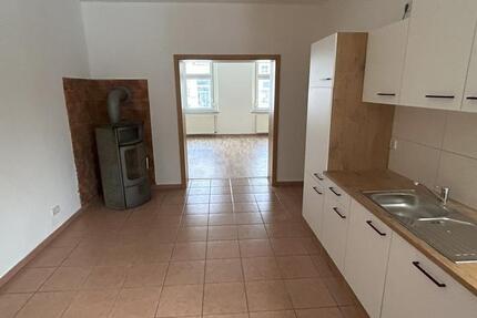Helle Wohnung, Hochparterre mit Kamin und Einbauküche