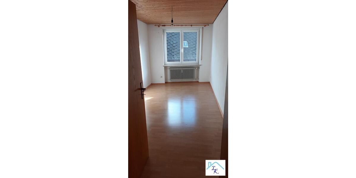 Großzügige und helle Wohnung in Röslau mit Balkon zu vermieten. 4 zimmer
