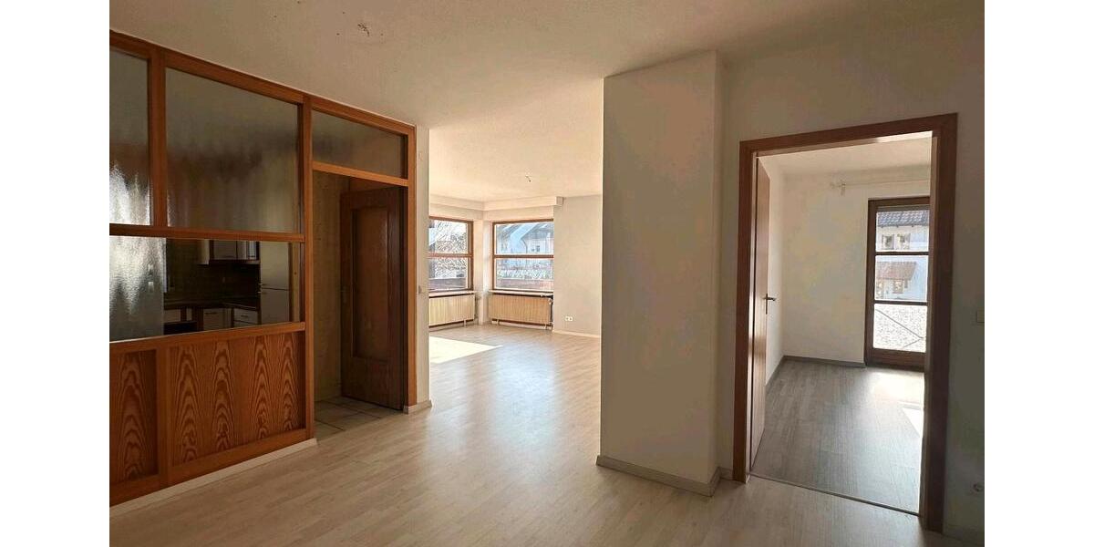 Etagenwohnung Sennfeld - 4 Zimmer, 104 m&sup2;, 1.100&euro; | Angebot:26626274