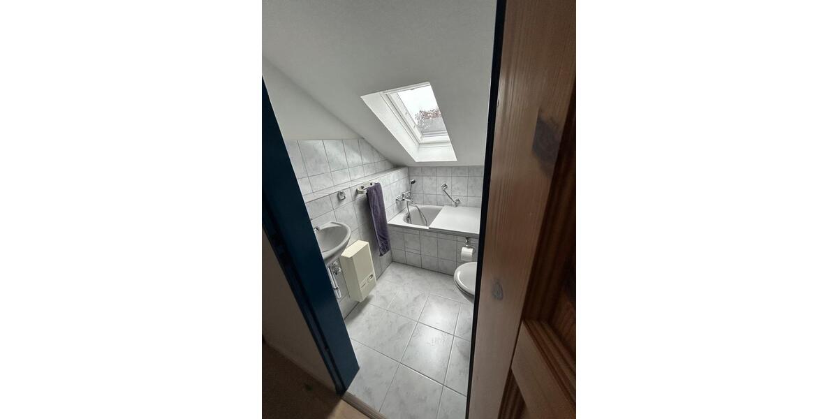 Dachgeschoßwohnung Wermelskirchen - 2 Zimmer, 35 m&sup2;, 350&euro; | Angebot:25850356