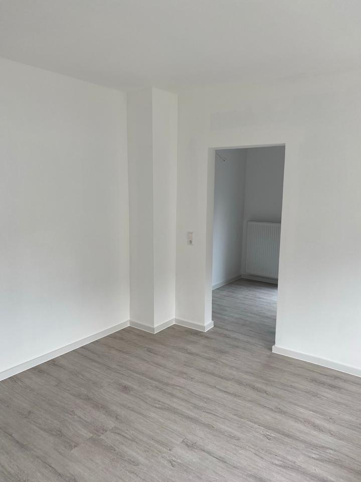 Erstbezug – 3 Zimmer Wohnung in kernsaniertem Reihenendhaus