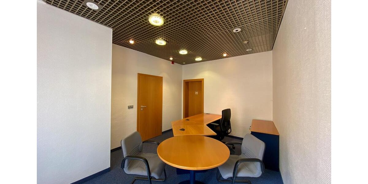 Großzügige Gewerbefläche unweit des historischen Freyburger Marktplatzes! zimmer