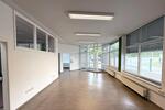737 m² Büro, Praxis und Lagerhalle sowie zahlreiche Stellplätze in zentraler Lage von Gera zur Miete