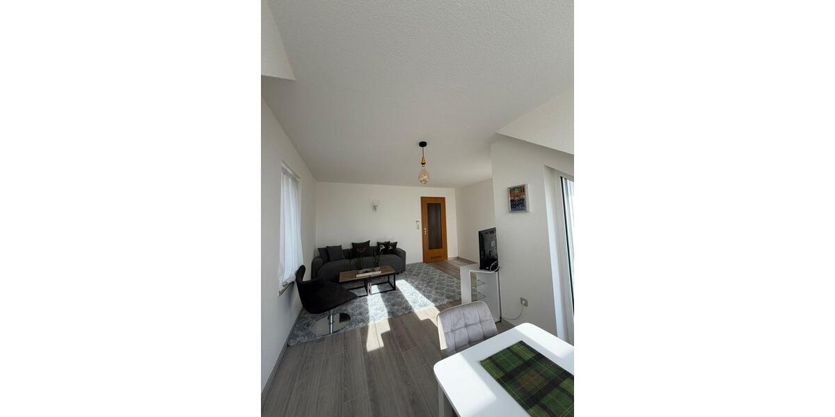 Dachgeschoßwohnung Neuenmarkt - 1 Zimmer, 75 m&sup2;, 350&euro; | Angebot:26237268