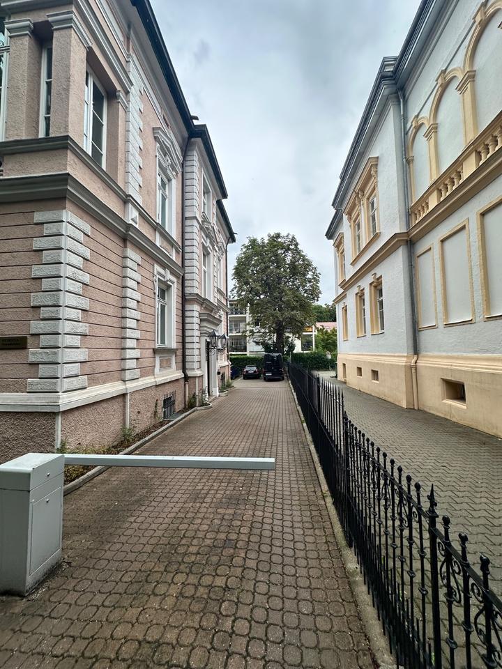 3 schöne Büroräume in stilvoller Altbauvilla zu vermieten