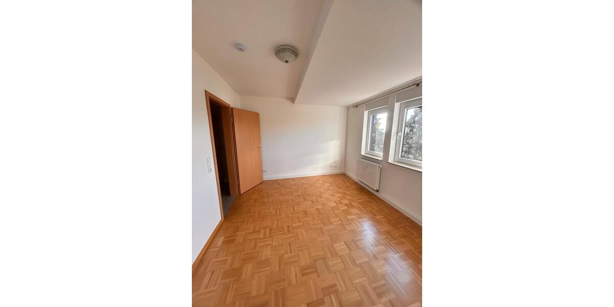 Dachgeschoßwohnung Zörbig - 3 Zimmer, 90 m&sup2;, 570&euro; | Angebot:26564623