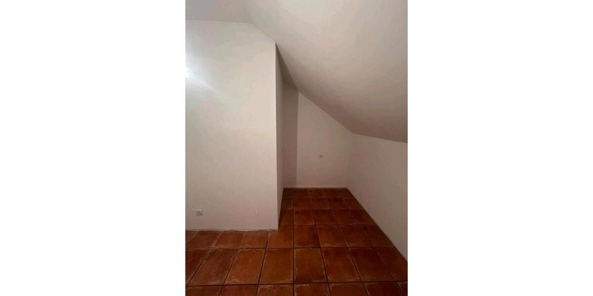 Dachgeschoßwohnung Windeck - 2 Zimmer, 72 m&sup2;, 600&euro; | Angebot:26296374