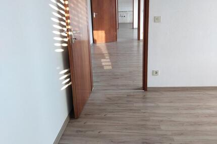 Schöne 4-Zimmer DG Wohnung 100 qm an Selbstzahler zu vermieten 4 zimmer