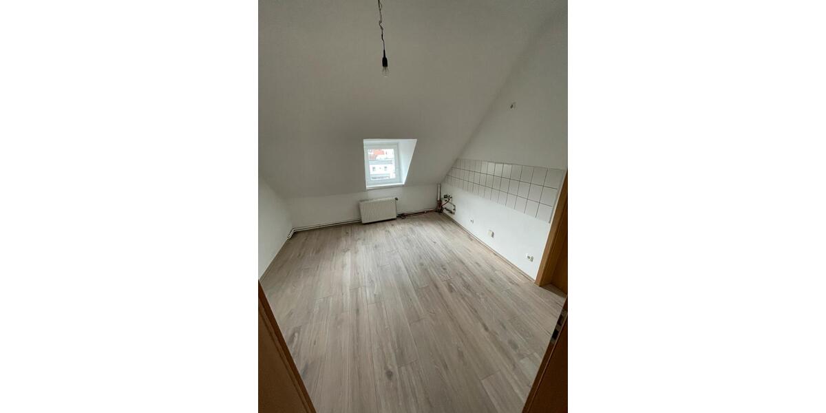 Dachgeschoßwohnung Hameln - 4 Zimmer, 120 m&sup2;, 850&euro; | Angebot:24397985