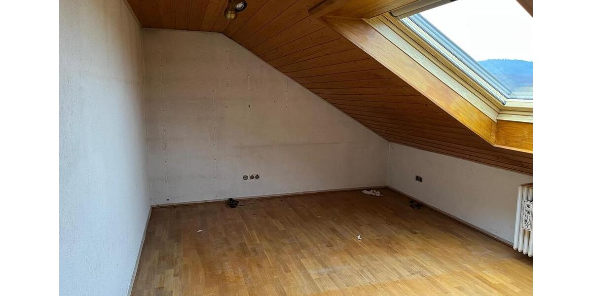 Dachgeschoßwohnung Denzlingen - 3 Zimmer, 92 m&sup2;, 1.300&euro; | Angebot:26416022
