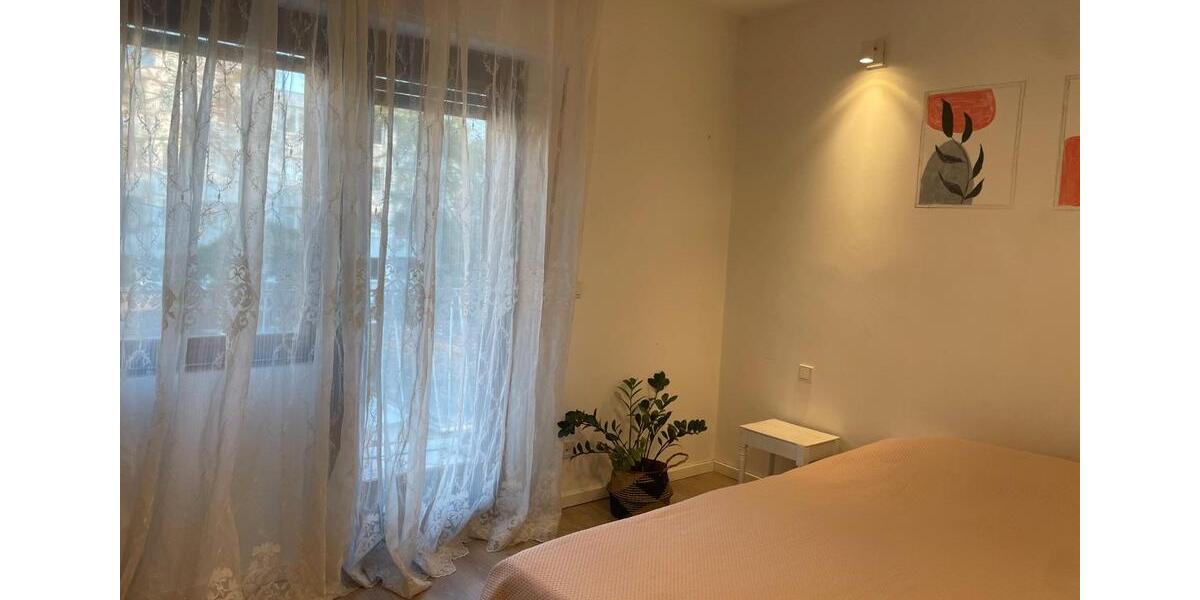 Dachgeschoßwohnung Brühl - 1 Zimmer, 18 m&sup2;, 650&euro; | Angebot:25972395