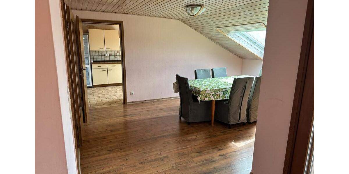 Dachgeschoßwohnung Nüsttal - 4 Zimmer, 90 m&sup2;, 900&euro; | Angebot:26455967