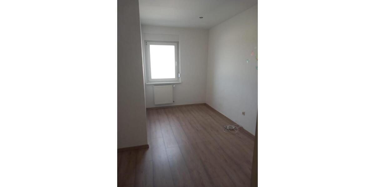 Erdgeschoßwohnung Neunkirchen - 3 Zimmer, 95 m&sup2;, 600&euro; | Angebot:25893418