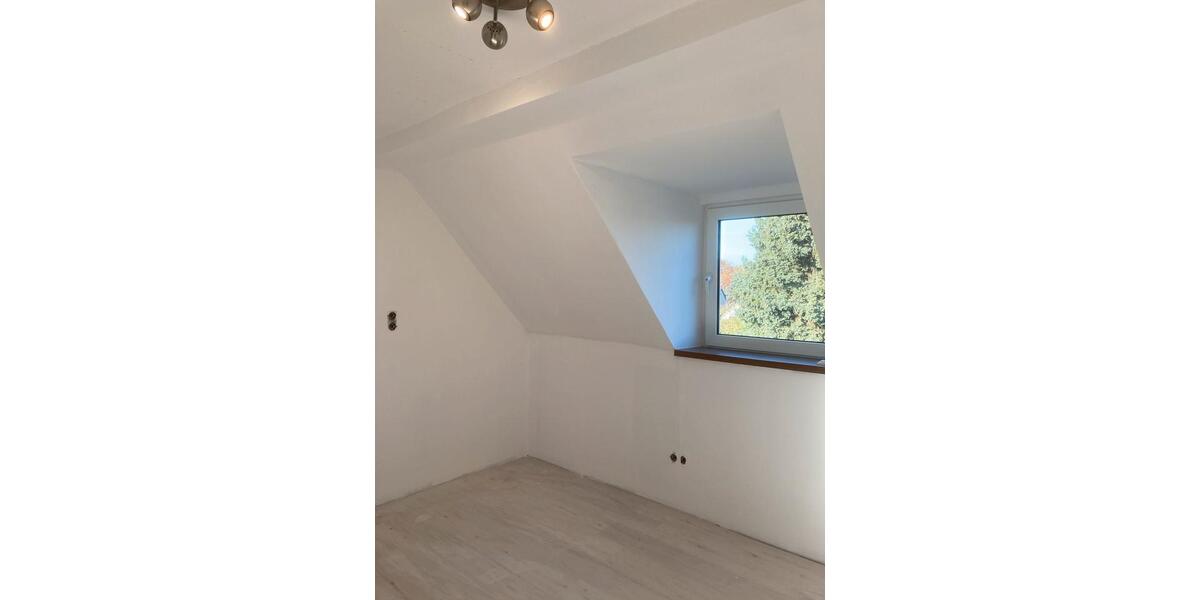 Dachgeschoßwohnung Dessau-Roßlau Dessau - 2.5 Zimmer, 80 m&sup2;, 680&euro; | Angebot:26671068
