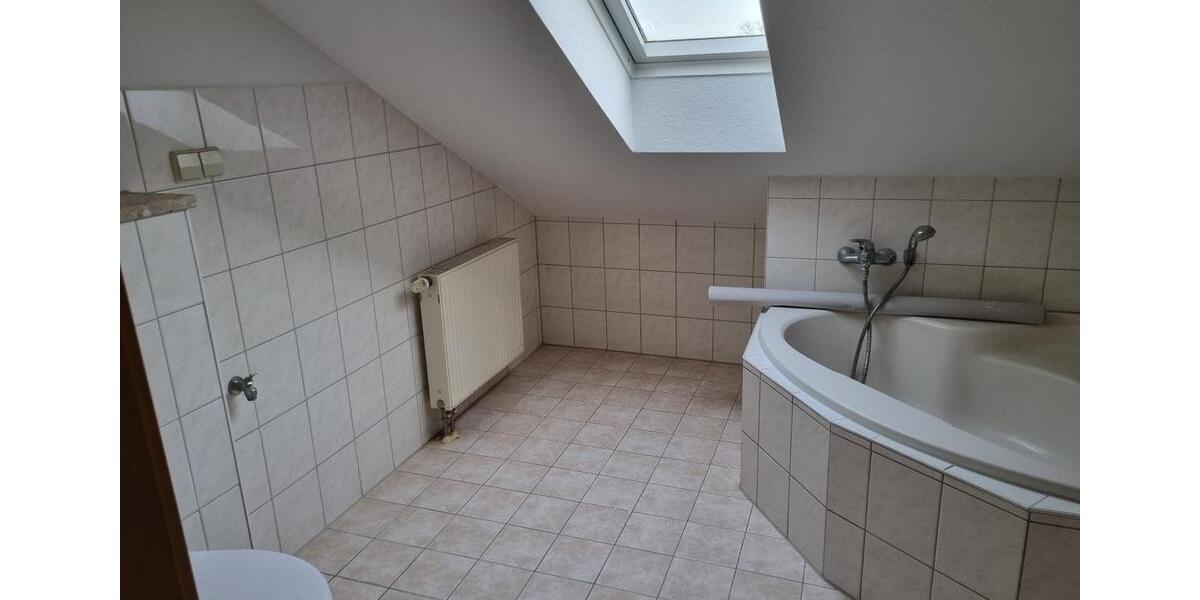 Dachgeschoßwohnung Neukalen - 3 Zimmer, 59 m&sup2;, 400&euro; | Angebot:21664498