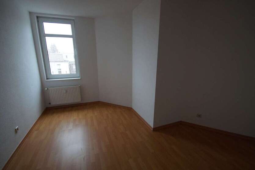 geeignet für 2er-WG - 2,5-Zi-DG-Whg - Laminat, Badewanne 2.5 zimmer
