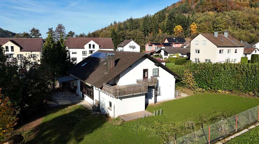 Einfamilienhaus Lahr - 8 Zimmer, 220 m&sup2;, 1.990&euro; | Angebot:25373621