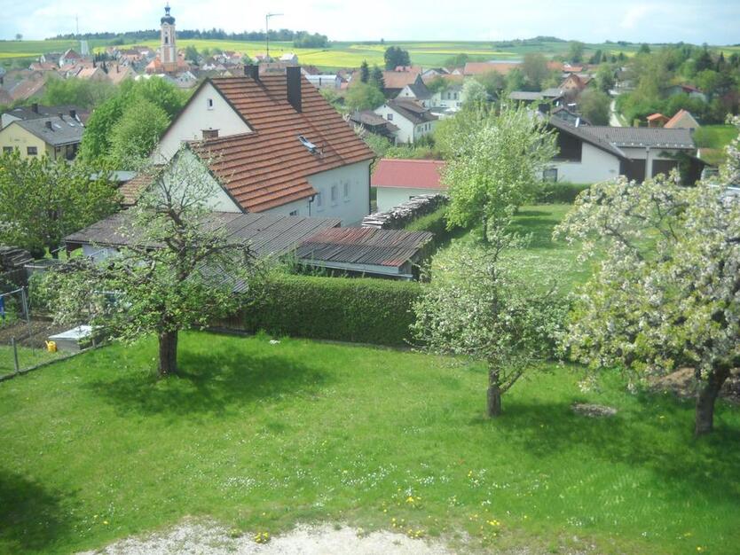 2,5-ZKB, DG-Wohnung mit Balkon in Painten