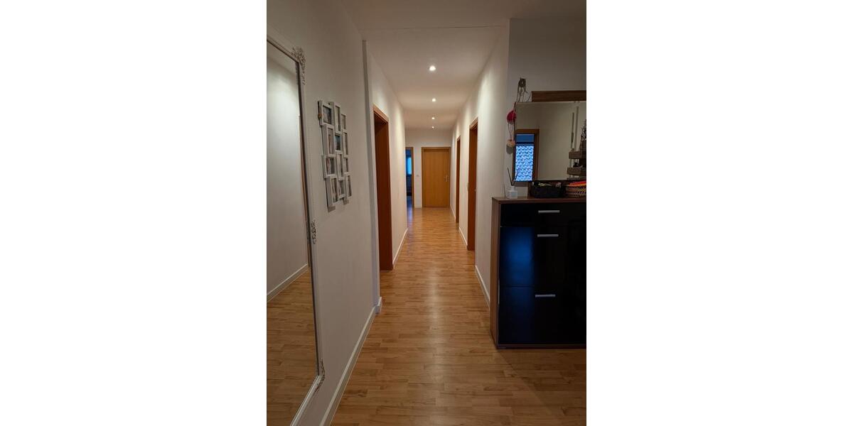 Etagenwohnung Blomberg - 5 Zimmer, 142 m&sup2;, 1.000&euro; | Angebot:25965175