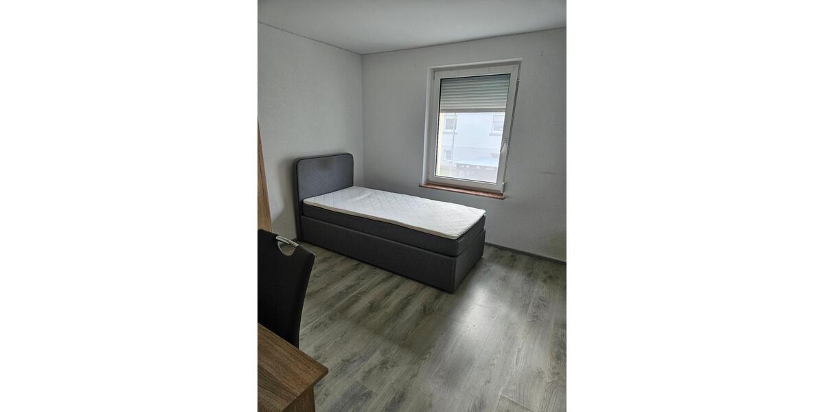 Etagenwohnung Albstadt - 1 Zimmer, 13 m&sup2;, 300&euro; | Angebot:25299861