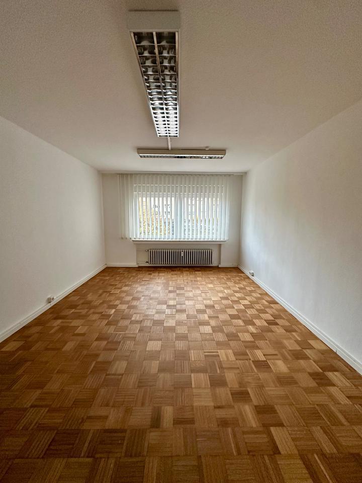 Ansprechende Büro-Praxisräume mit Blick auf den Neutorplatz zimmer