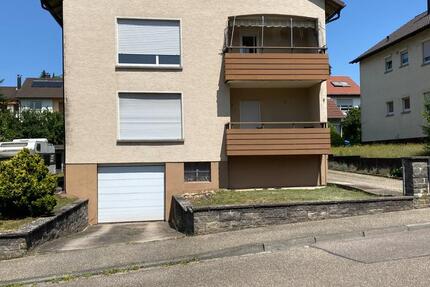 Geräumige 3,5-Zimmer-Wohnung mit Balkon, EK & Garage zu vermieten 2 zimmer